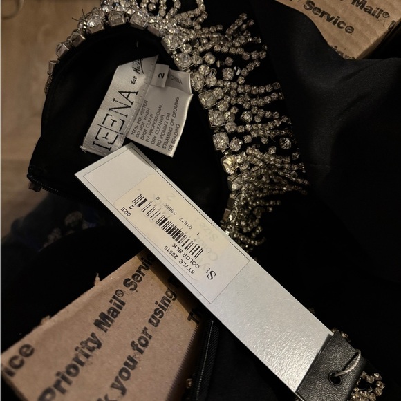 Size 2 - Mac Duggal Black Sleeveless Rhinestone Collar Column Gown - Picture 4 of 6